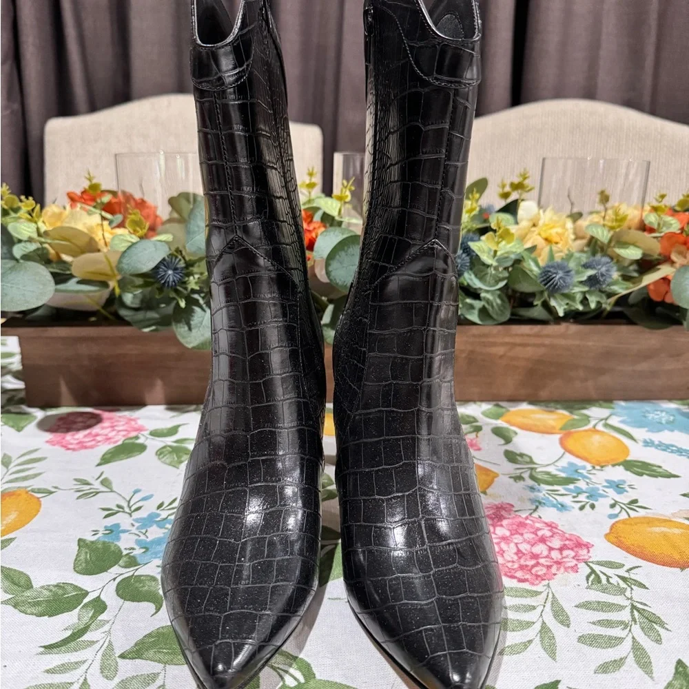 Chinese Laundry Elegant Black Croc-Embossed Women's Boots - Size 8.5M - Picture 3 of 9